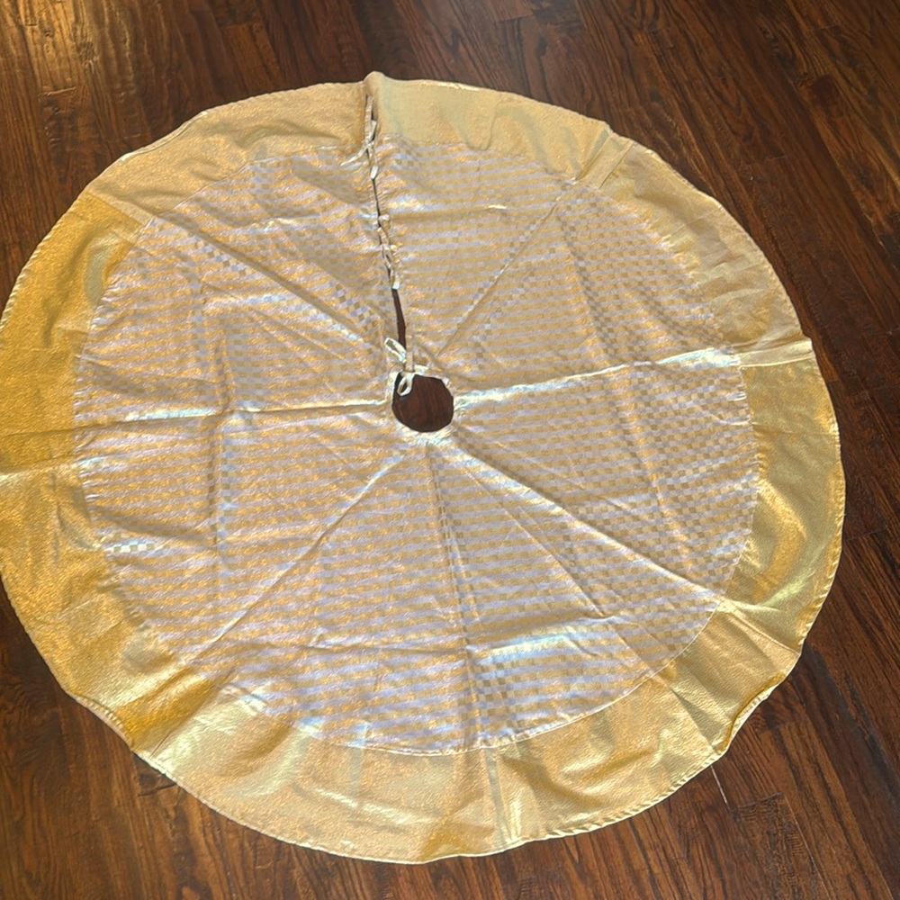 Gold and Silver Metallic Print Christmas Tree Skirt.